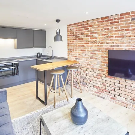 Host & - Golden Lion *