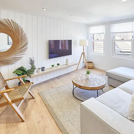 Host & - Golden Lion Whitby