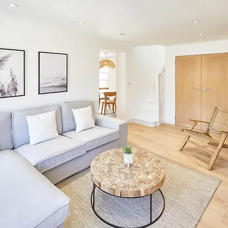 Host & - Golden Lion *