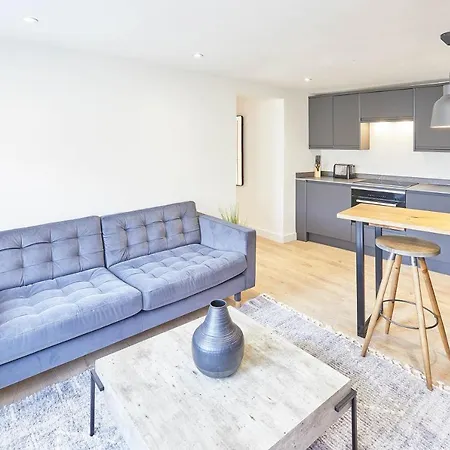 Host & - Golden Lion *