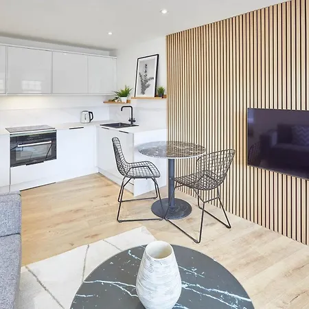 Host & - Golden Lion