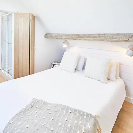 Host & - Golden Lion Whitby